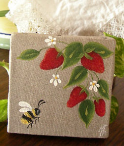 Provencal canvas, linen painting (wild Strawberries & bee) - Click Image to Close